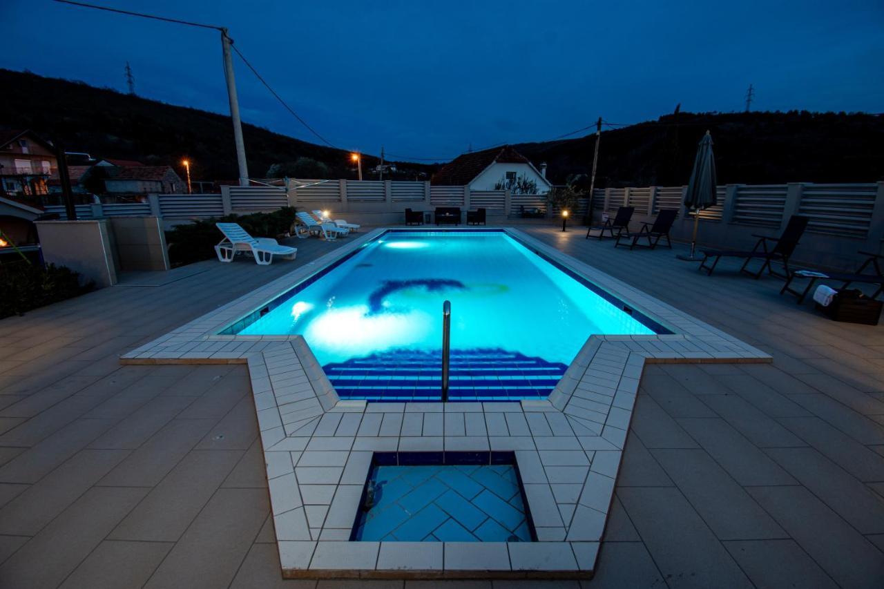 Spacious Villa For 10 With A Big Private Pool Trilj Exterior foto