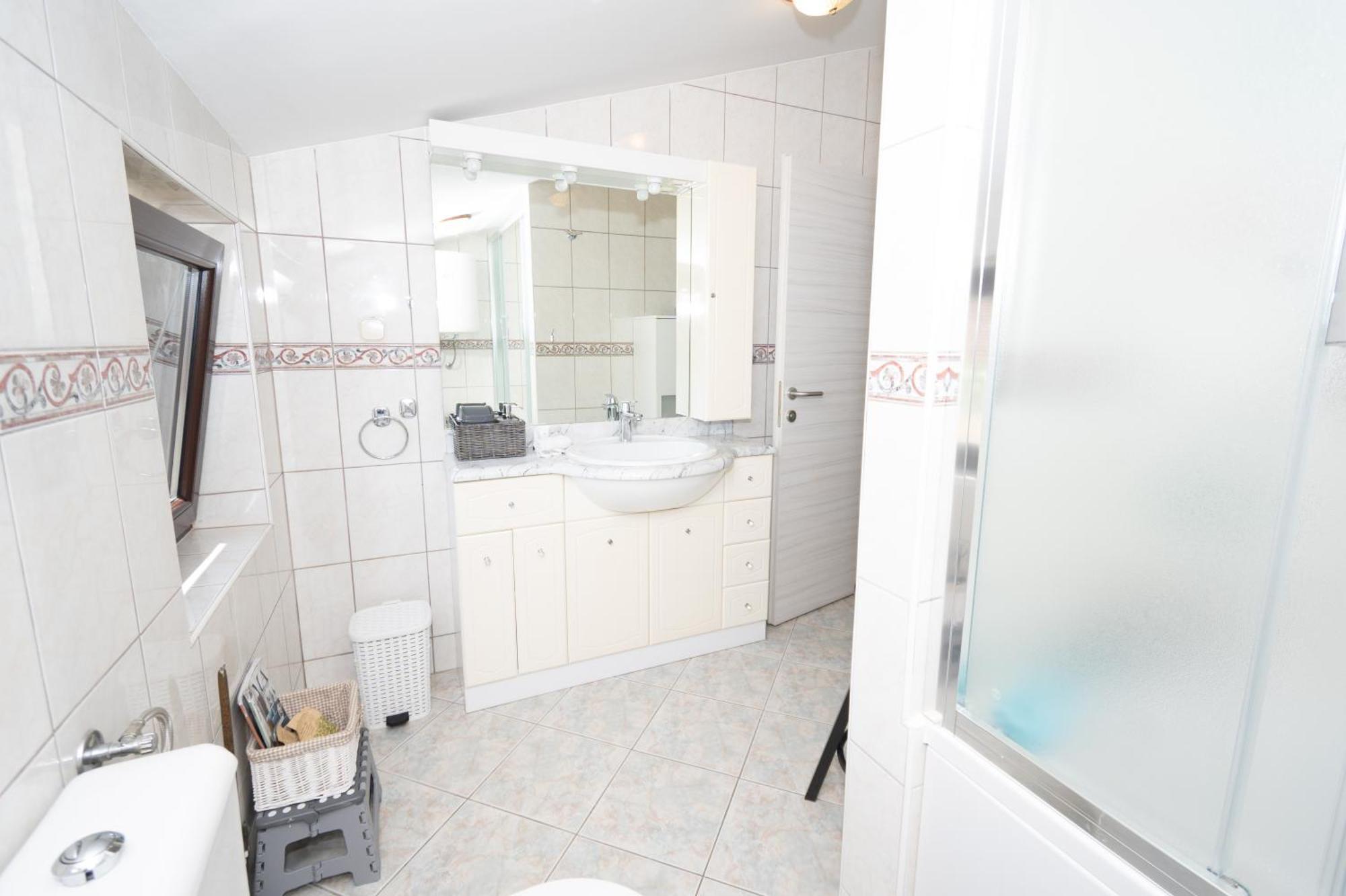 Spacious Villa For 10 With A Big Private Pool Trilj Exterior foto